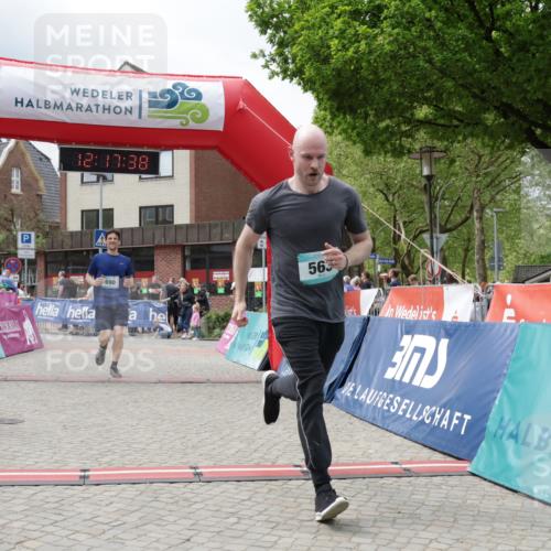 10.05.2026 - 8. Wedeler Halbmarathon Yannick Fuchs http://msf.ph/oto/9730574 10.05.2026 12:17:36 Ziel 563, 690 meine-sportfotos.de