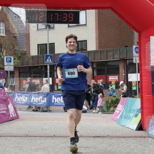 10.05.2026 - 8. Wedeler Halbmarathon Yannick Fuchs http://msf.ph/oto/9730580 10.05.2026 12:17:37 Ziel 563, 690 meine-sportfotos.de