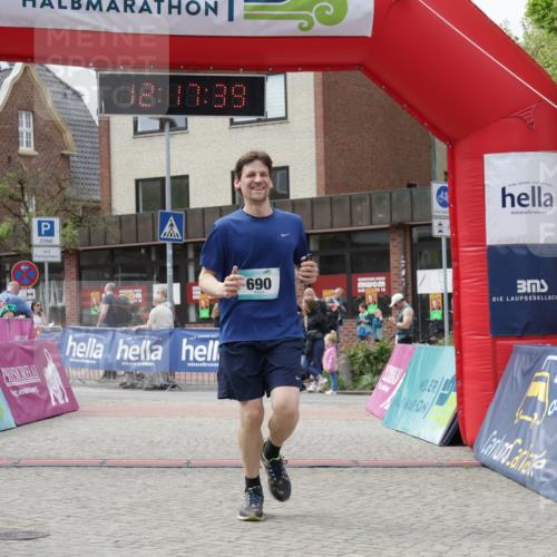 10.05.2026 - 8. Wedeler Halbmarathon Yannick Fuchs http://msf.ph/oto/9730584 10.05.2026 12:17:37 Ziel 563, 690 meine-sportfotos.de
