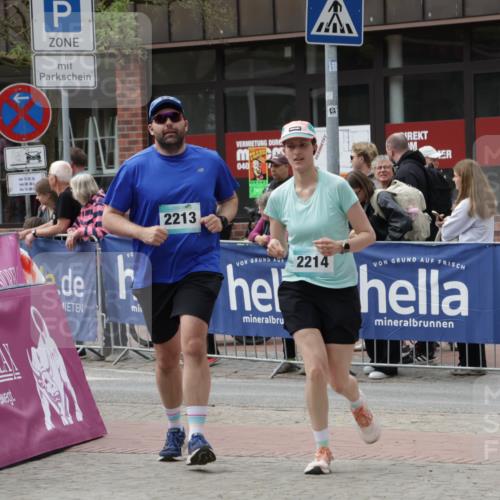 10.05.2026 - 8. Wedeler Halbmarathon Yannick Fuchs http://msf.ph/oto/9730585 10.05.2026 11:44:50 Ziel 2213, 2214 meine-sportfotos.de