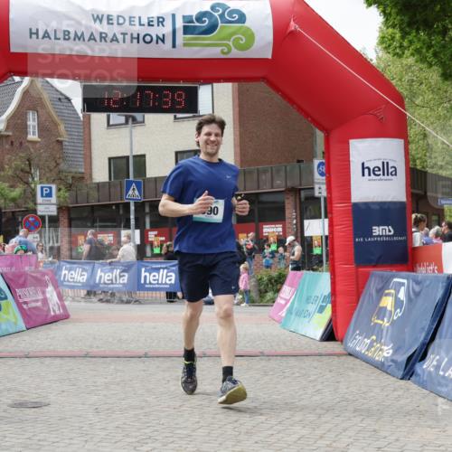 10.05.2026 - 8. Wedeler Halbmarathon Yannick Fuchs http://msf.ph/oto/9730590 10.05.2026 12:17:37 Ziel 563, 690 meine-sportfotos.de