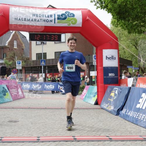 10.05.2026 - 8. Wedeler Halbmarathon Yannick Fuchs http://msf.ph/oto/9730597 10.05.2026 12:17:37 Ziel 563, 690 meine-sportfotos.de