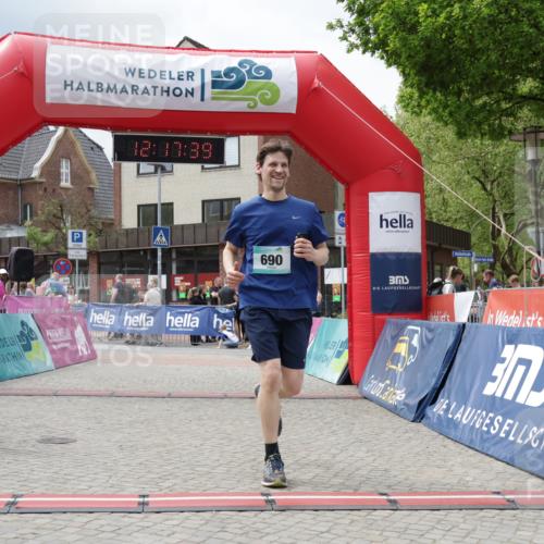 10.05.2026 - 8. Wedeler Halbmarathon Yannick Fuchs http://msf.ph/oto/9730604 10.05.2026 12:17:38 Ziel 563, 690 meine-sportfotos.de