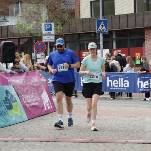 10.05.2026 - 8. Wedeler Halbmarathon Yannick Fuchs http://msf.ph/oto/9730607 10.05.2026 11:44:51 Ziel 189, 2213, 2214 meine-sportfotos.de