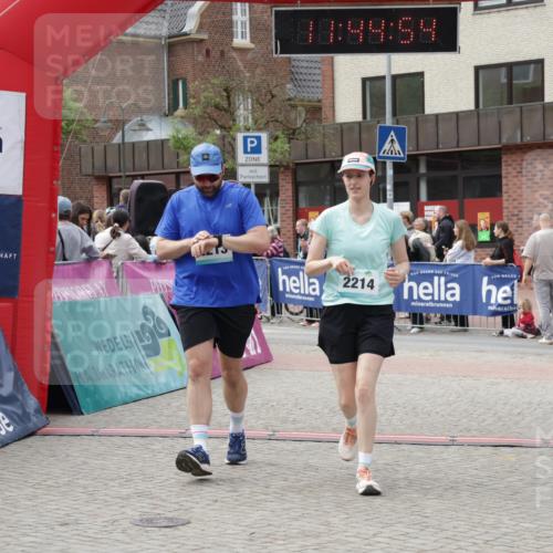10.05.2026 - 8. Wedeler Halbmarathon Yannick Fuchs http://msf.ph/oto/9730630 10.05.2026 11:44:52 Ziel 189, 2213, 2214 meine-sportfotos.de