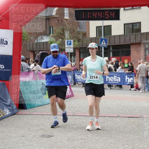 10.05.2026 - 8. Wedeler Halbmarathon Yannick Fuchs http://msf.ph/oto/9730635 10.05.2026 11:44:52 Ziel 189, 2213, 2214 meine-sportfotos.de