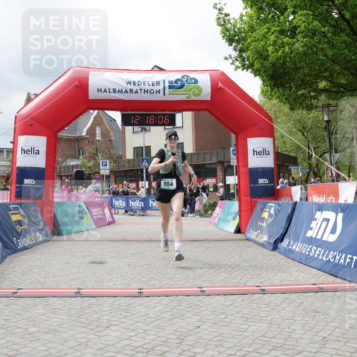 10.05.2026 - 8. Wedeler Halbmarathon Yannick Fuchs http://msf.ph/oto/9730652 10.05.2026 12:18:04 Ziel 554 meine-sportfotos.de