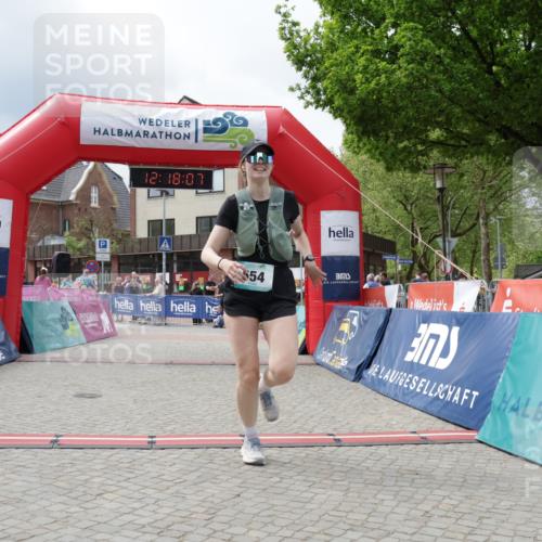 10.05.2026 - 8. Wedeler Halbmarathon Yannick Fuchs http://msf.ph/oto/9730668 10.05.2026 12:18:05 Ziel 554, 685 meine-sportfotos.de