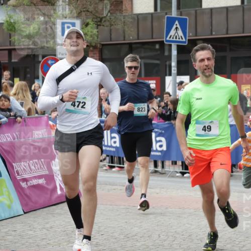 10.05.2026 - 8. Wedeler Halbmarathon Yannick Fuchs http://msf.ph/oto/9730713 10.05.2026 11:44:58 Ziel 49, 50, 189, 472, 823, 2213 meine-sportfotos.de