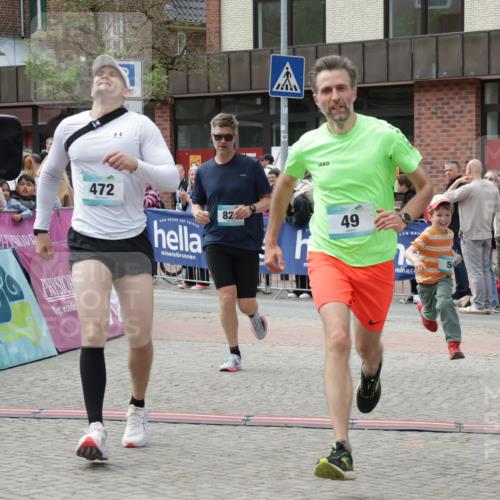 10.05.2026 - 8. Wedeler Halbmarathon Yannick Fuchs http://msf.ph/oto/9730728 10.05.2026 11:44:58 Ziel 49, 50, 189, 472, 823, 2213 meine-sportfotos.de