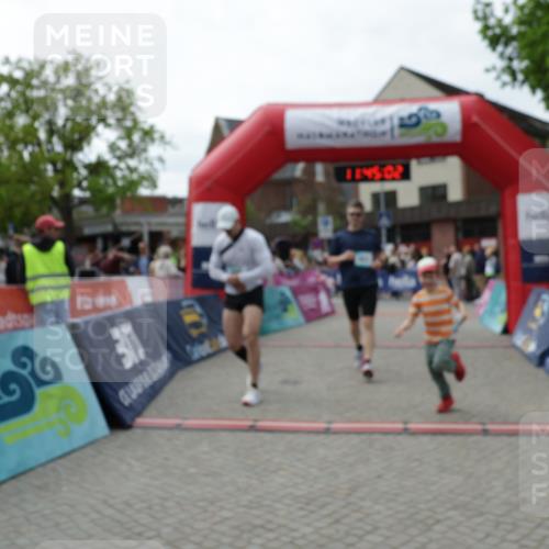 10.05.2026 - 8. Wedeler Halbmarathon Yannick Fuchs http://msf.ph/oto/9730770 10.05.2026 11:45:00 Ziel 49, 50, 189, 472, 763, 823 meine-sportfotos.de