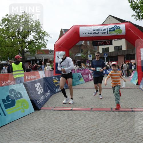 10.05.2026 - 8. Wedeler Halbmarathon Yannick Fuchs http://msf.ph/oto/9730774 10.05.2026 11:45:00 Ziel 49, 50, 189, 472, 763, 823 meine-sportfotos.de