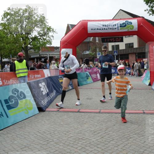 10.05.2026 - 8. Wedeler Halbmarathon Yannick Fuchs http://msf.ph/oto/9730780 10.05.2026 11:45:00 Ziel 49, 50, 189, 472, 763, 823 meine-sportfotos.de