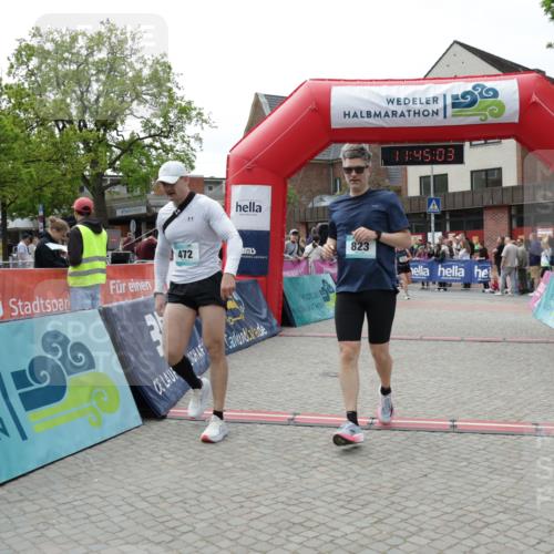 10.05.2026 - 8. Wedeler Halbmarathon Yannick Fuchs http://msf.ph/oto/9730801 10.05.2026 11:45:01 Ziel 49, 50, 189, 472, 755, 763, 823, 1047 meine-sportfotos.de