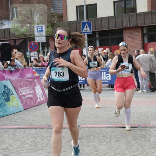 10.05.2026 - 8. Wedeler Halbmarathon Yannick Fuchs http://msf.ph/oto/9730859 10.05.2026 11:45:05 Ziel 50, 233, 755, 756, 763, 823, 1047 meine-sportfotos.de