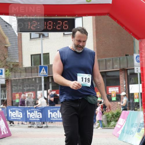 10.05.2026 - 8. Wedeler Halbmarathon Yannick Fuchs http://msf.ph/oto/9730871 10.05.2026 12:18:24 Ziel 119 meine-sportfotos.de