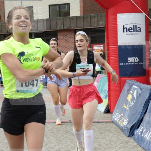 10.05.2026 - 8. Wedeler Halbmarathon Yannick Fuchs http://msf.ph/oto/9730882 10.05.2026 11:45:07 Ziel 52, 233, 749, 755, 756, 763, 917, 1047 meine-sportfotos.de