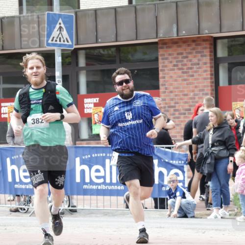 10.05.2026 - 8. Wedeler Halbmarathon Yannick Fuchs http://msf.ph/oto/9730890 10.05.2026 12:18:41 Ziel 382, 977 meine-sportfotos.de