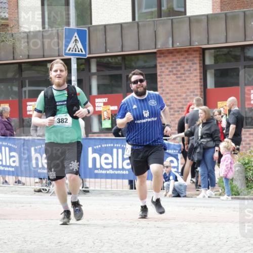 10.05.2026 - 8. Wedeler Halbmarathon Yannick Fuchs http://msf.ph/oto/9730893 10.05.2026 12:18:41 Ziel 382, 977 meine-sportfotos.de