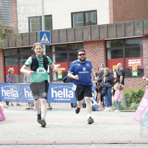 10.05.2026 - 8. Wedeler Halbmarathon Yannick Fuchs http://msf.ph/oto/9730897 10.05.2026 12:18:41 Ziel 382, 977 meine-sportfotos.de