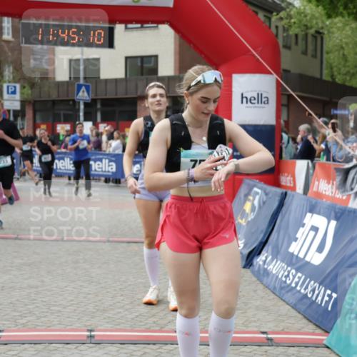 10.05.2026 - 8. Wedeler Halbmarathon Yannick Fuchs http://msf.ph/oto/9730920 10.05.2026 11:45:08 Ziel 52, 233, 749, 755, 756, 763, 917, 918, 1047 meine-sportfotos.de