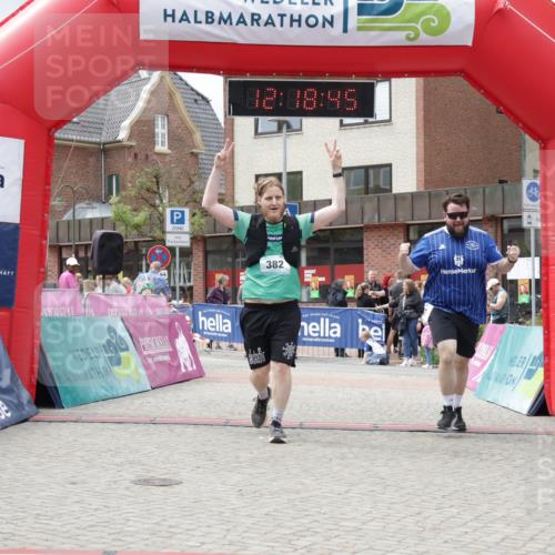 10.05.2026 - 8. Wedeler Halbmarathon Yannick Fuchs http://msf.ph/oto/9730922 10.05.2026 12:18:43 Ziel 382, 977 meine-sportfotos.de