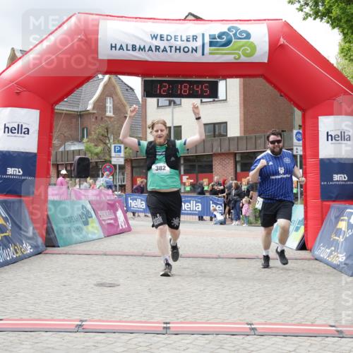 10.05.2026 - 8. Wedeler Halbmarathon Yannick Fuchs http://msf.ph/oto/9730933 10.05.2026 12:18:43 Ziel 382, 977 meine-sportfotos.de