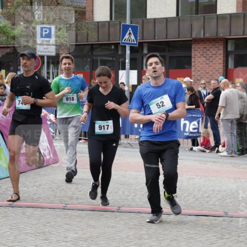10.05.2026 - 8. Wedeler Halbmarathon Yannick Fuchs http://msf.ph/oto/9730940 10.05.2026 11:45:11 Ziel 52, 233, 749, 755, 756, 917, 918, 1047 meine-sportfotos.de