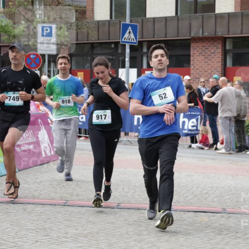 10.05.2026 - 8. Wedeler Halbmarathon Yannick Fuchs http://msf.ph/oto/9730945 10.05.2026 11:45:11 Ziel 52, 233, 749, 755, 756, 917, 918, 1047 meine-sportfotos.de