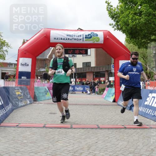 10.05.2026 - 8. Wedeler Halbmarathon Yannick Fuchs http://msf.ph/oto/9730949 10.05.2026 12:18:44 Ziel 382, 977 meine-sportfotos.de