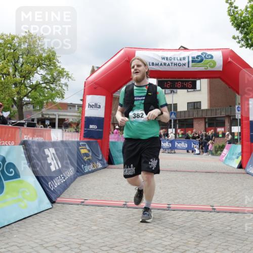 10.05.2026 - 8. Wedeler Halbmarathon Yannick Fuchs http://msf.ph/oto/9730957 10.05.2026 12:18:44 Ziel 382, 977 meine-sportfotos.de