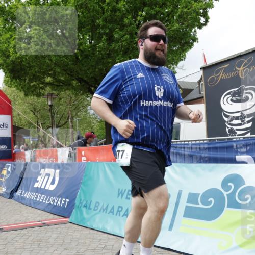 10.05.2026 - 8. Wedeler Halbmarathon Yannick Fuchs http://msf.ph/oto/9730968 10.05.2026 12:18:45 Ziel 382, 977 meine-sportfotos.de