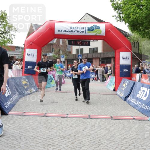 10.05.2026 - 8. Wedeler Halbmarathon Yannick Fuchs http://msf.ph/oto/9730969 10.05.2026 11:45:12 Ziel 52, 233, 749, 756, 917, 918 meine-sportfotos.de