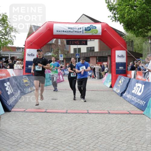 10.05.2026 - 8. Wedeler Halbmarathon Yannick Fuchs http://msf.ph/oto/9730979 10.05.2026 11:45:12 Ziel 52, 233, 749, 756, 917, 918 meine-sportfotos.de