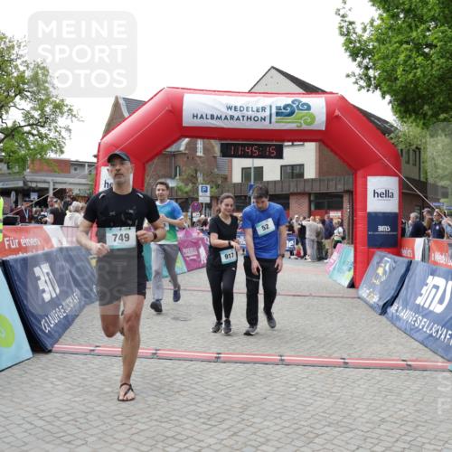 10.05.2026 - 8. Wedeler Halbmarathon Yannick Fuchs http://msf.ph/oto/9730995 10.05.2026 11:45:13 Ziel 52, 233, 749, 756, 917, 918 meine-sportfotos.de