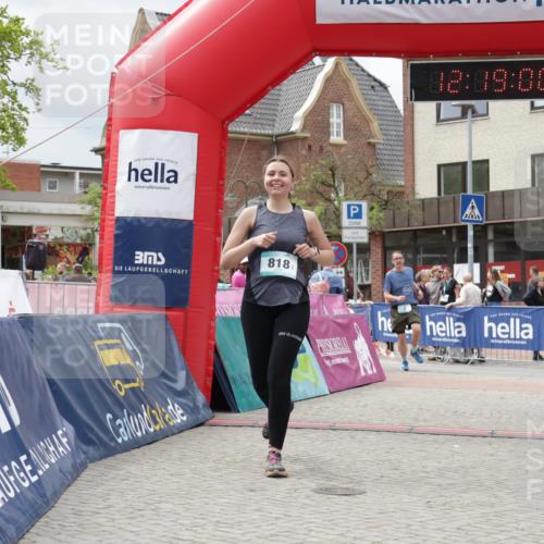 10.05.2026 - 8. Wedeler Halbmarathon Yannick Fuchs http://msf.ph/oto/9731011 10.05.2026 12:18:58 Ziel 3, 818 meine-sportfotos.de