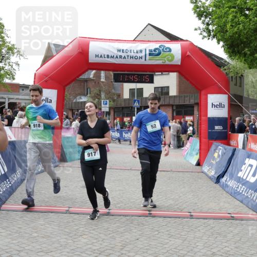 10.05.2026 - 8. Wedeler Halbmarathon Yannick Fuchs http://msf.ph/oto/9731012 10.05.2026 11:45:14 Ziel 52, 233, 749, 917, 918 meine-sportfotos.de