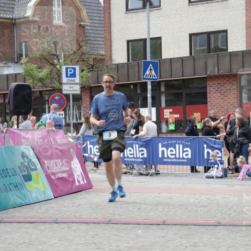 10.05.2026 - 8. Wedeler Halbmarathon Yannick Fuchs http://msf.ph/oto/9731037 10.05.2026 12:19:01 Ziel 3, 818 meine-sportfotos.de