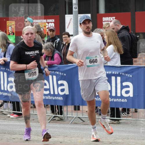 10.05.2026 - 8. Wedeler Halbmarathon Yannick Fuchs http://msf.ph/oto/9731050 10.05.2026 11:45:17 Ziel 52, 660, 749, 917, 918, 998 meine-sportfotos.de