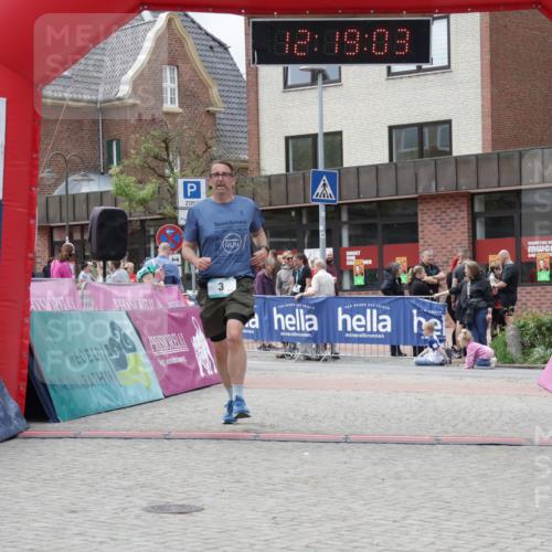 10.05.2026 - 8. Wedeler Halbmarathon Yannick Fuchs http://msf.ph/oto/9731051 10.05.2026 12:19:01 Ziel 3, 818 meine-sportfotos.de