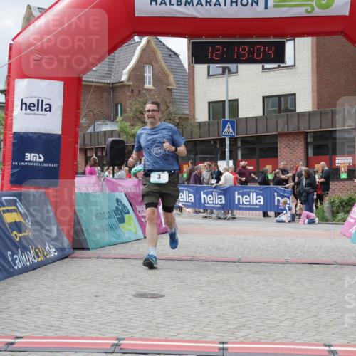 10.05.2026 - 8. Wedeler Halbmarathon Yannick Fuchs http://msf.ph/oto/9731064 10.05.2026 12:19:02 Ziel 3, 818 meine-sportfotos.de
