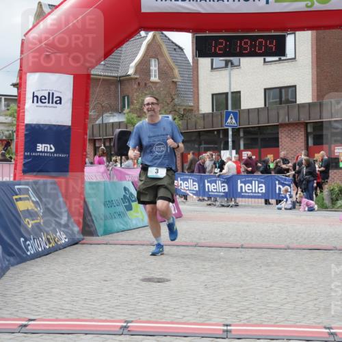 10.05.2026 - 8. Wedeler Halbmarathon Yannick Fuchs http://msf.ph/oto/9731068 10.05.2026 12:19:02 Ziel 3, 818 meine-sportfotos.de