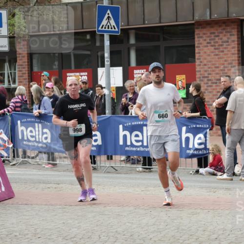 10.05.2026 - 8. Wedeler Halbmarathon Yannick Fuchs http://msf.ph/oto/9731070 10.05.2026 11:45:18 Ziel 660, 918, 998 meine-sportfotos.de