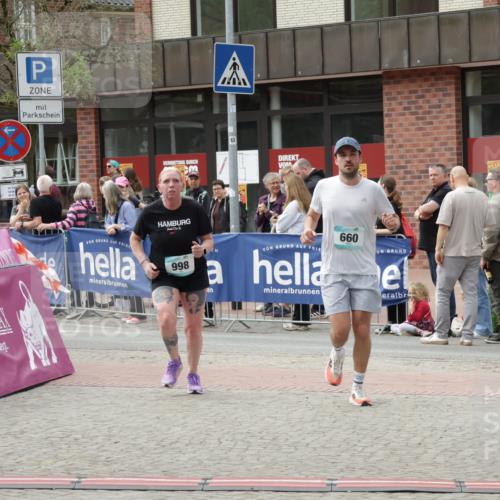 10.05.2026 - 8. Wedeler Halbmarathon Yannick Fuchs http://msf.ph/oto/9731080 10.05.2026 11:45:18 Ziel 660, 918, 998 meine-sportfotos.de