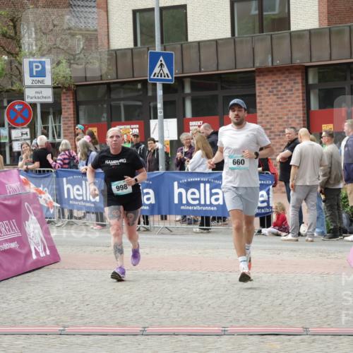 10.05.2026 - 8. Wedeler Halbmarathon Yannick Fuchs http://msf.ph/oto/9731084 10.05.2026 11:45:19 Ziel 660, 998 meine-sportfotos.de