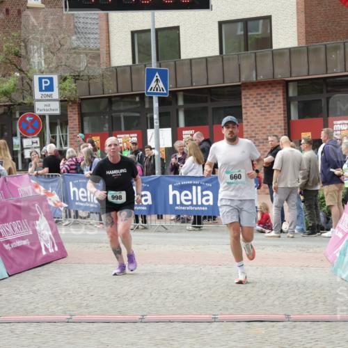 10.05.2026 - 8. Wedeler Halbmarathon Yannick Fuchs http://msf.ph/oto/9731088 10.05.2026 11:45:19 Ziel 660, 998 meine-sportfotos.de