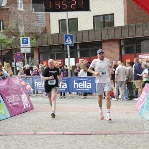 10.05.2026 - 8. Wedeler Halbmarathon Yannick Fuchs http://msf.ph/oto/9731092 10.05.2026 11:45:19 Ziel 660, 998 meine-sportfotos.de