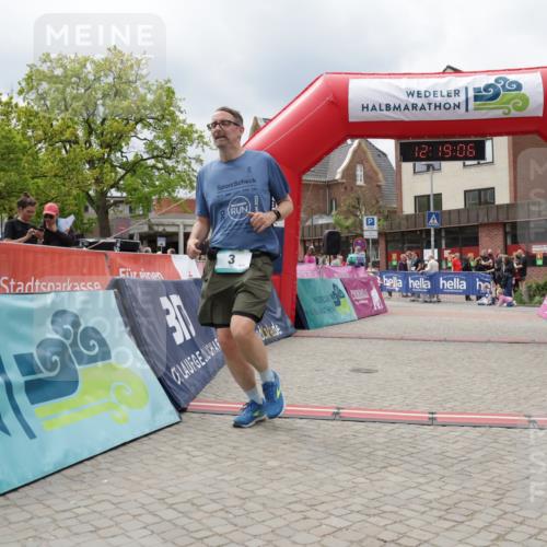 10.05.2026 - 8. Wedeler Halbmarathon Yannick Fuchs http://msf.ph/oto/9731095 10.05.2026 12:19:04 Ziel 3 meine-sportfotos.de