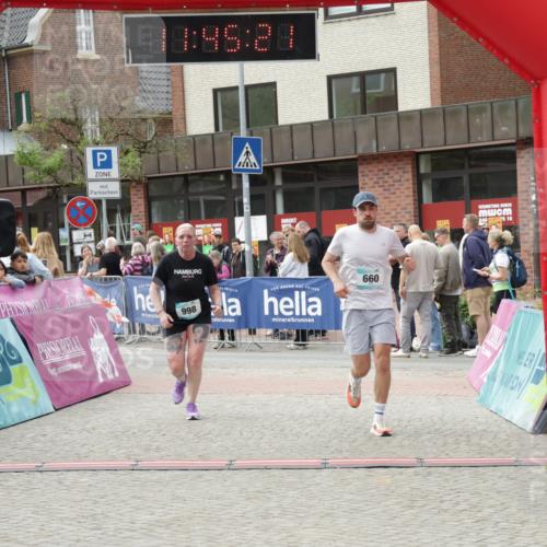 10.05.2026 - 8. Wedeler Halbmarathon Yannick Fuchs http://msf.ph/oto/9731097 10.05.2026 11:45:19 Ziel 660, 998 meine-sportfotos.de