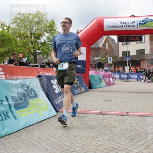 10.05.2026 - 8. Wedeler Halbmarathon Yannick Fuchs http://msf.ph/oto/9731099 10.05.2026 12:19:04 Ziel 3 meine-sportfotos.de